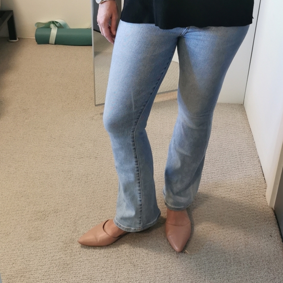 Aritzia Denim Forum "The Bettie" High Rise Flare 28 - Picture 3 of 11